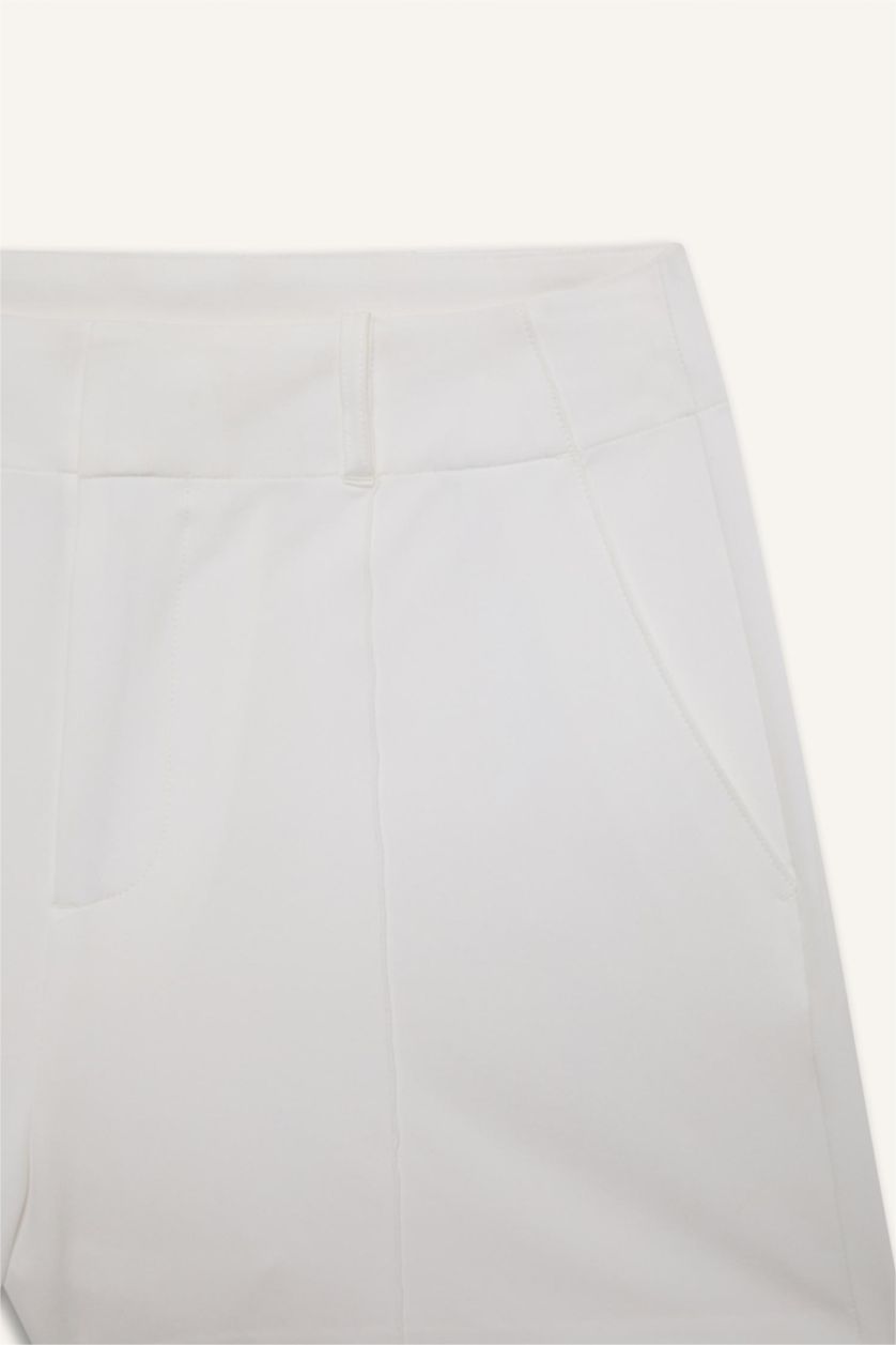 Kadın Beyaz Standart Fit Dokuma Şort