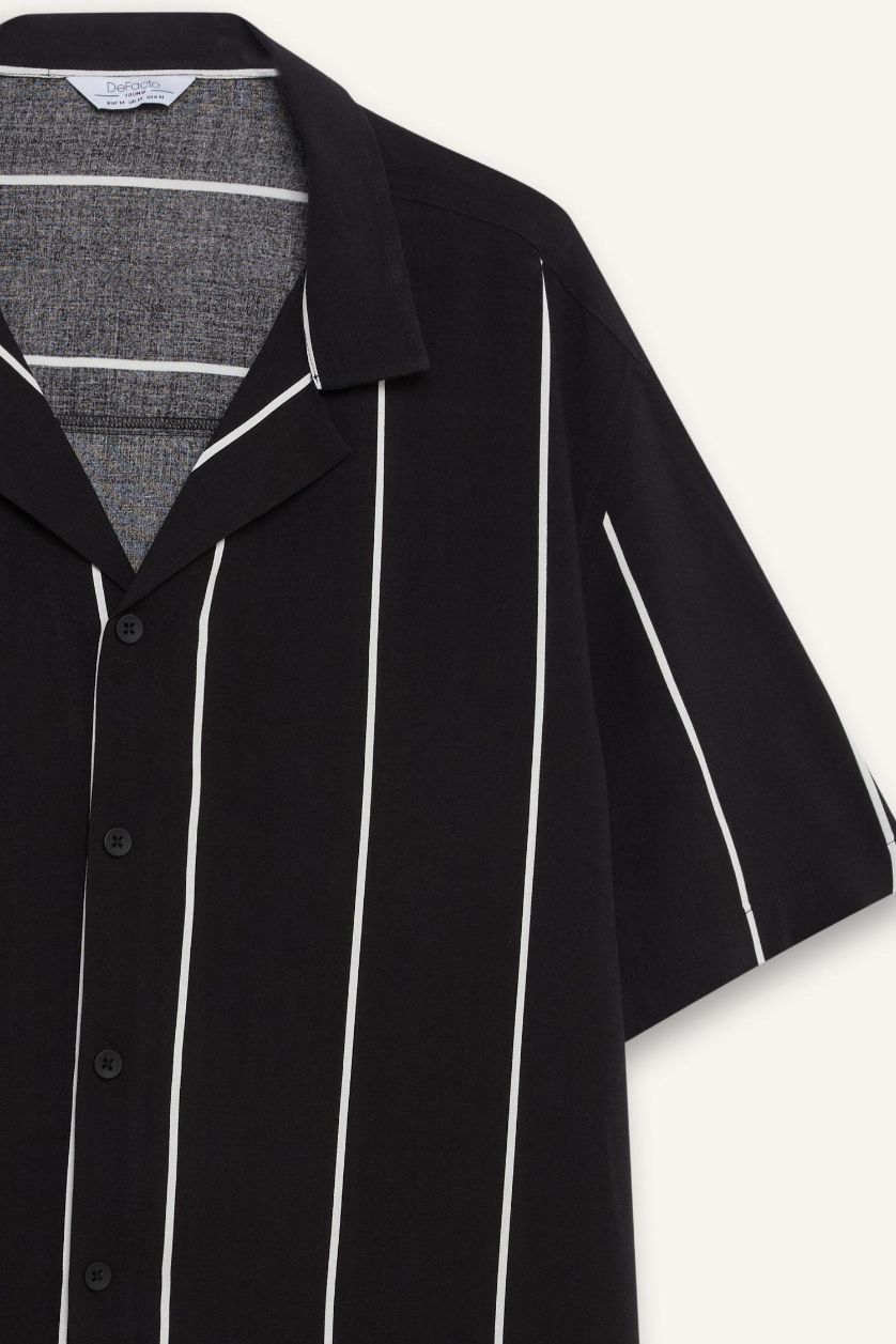 Erkek Siyah Regular Fit Apaş Yaka Çizgili Yazlık Kısa Kollu Gömlek