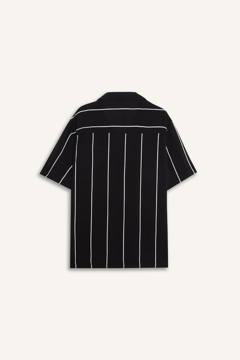 Erkek Siyah Regular Fit Apaş Yaka Çizgili Yazlık Kısa Kollu Gömlek