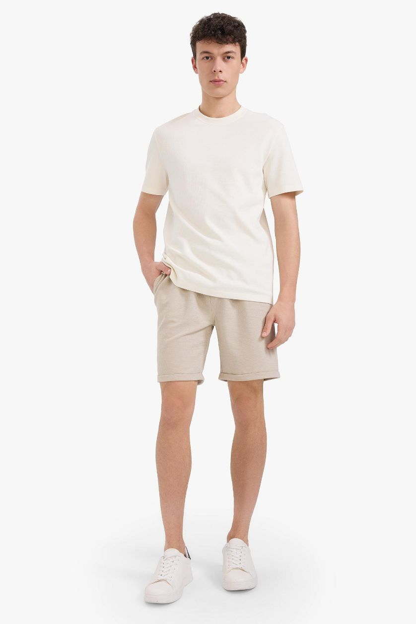HOMME Beige Short Bermuda basique à coupe régulière pour homme