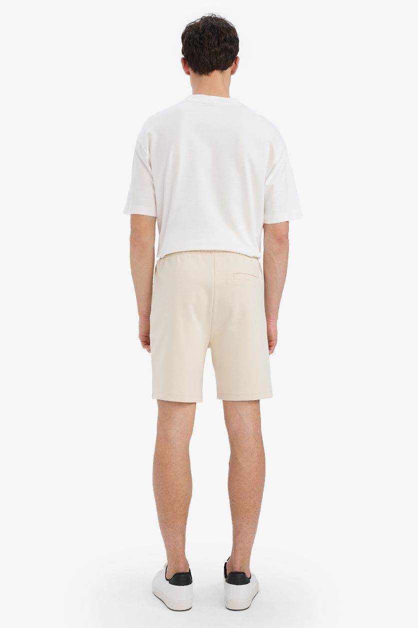 رجال بيج شورت كابري قصة عادية