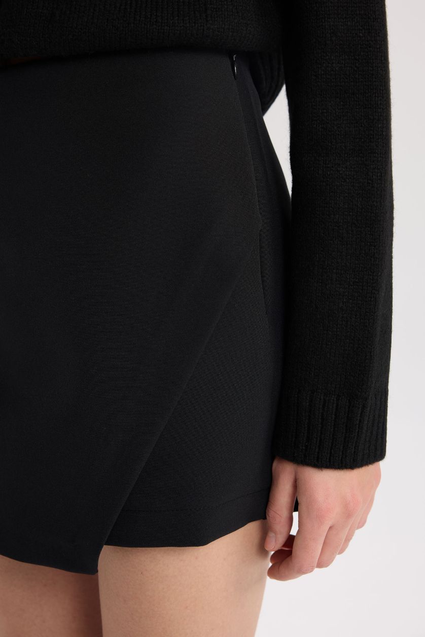 Kadın Siyah Yüksek Bel Düz Paça Şort Etek