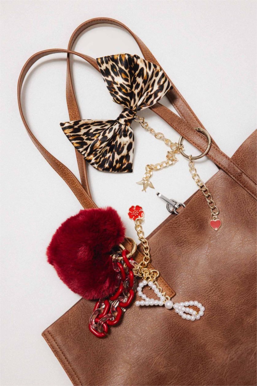 Kadın Lila Büyük Kadın Kırmızı Ponpon Kalp Detaylı Charm Anahtarlık