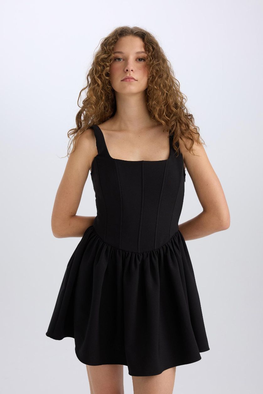 Kadın Siyah Kare Yaka Askılı Mini Elbise