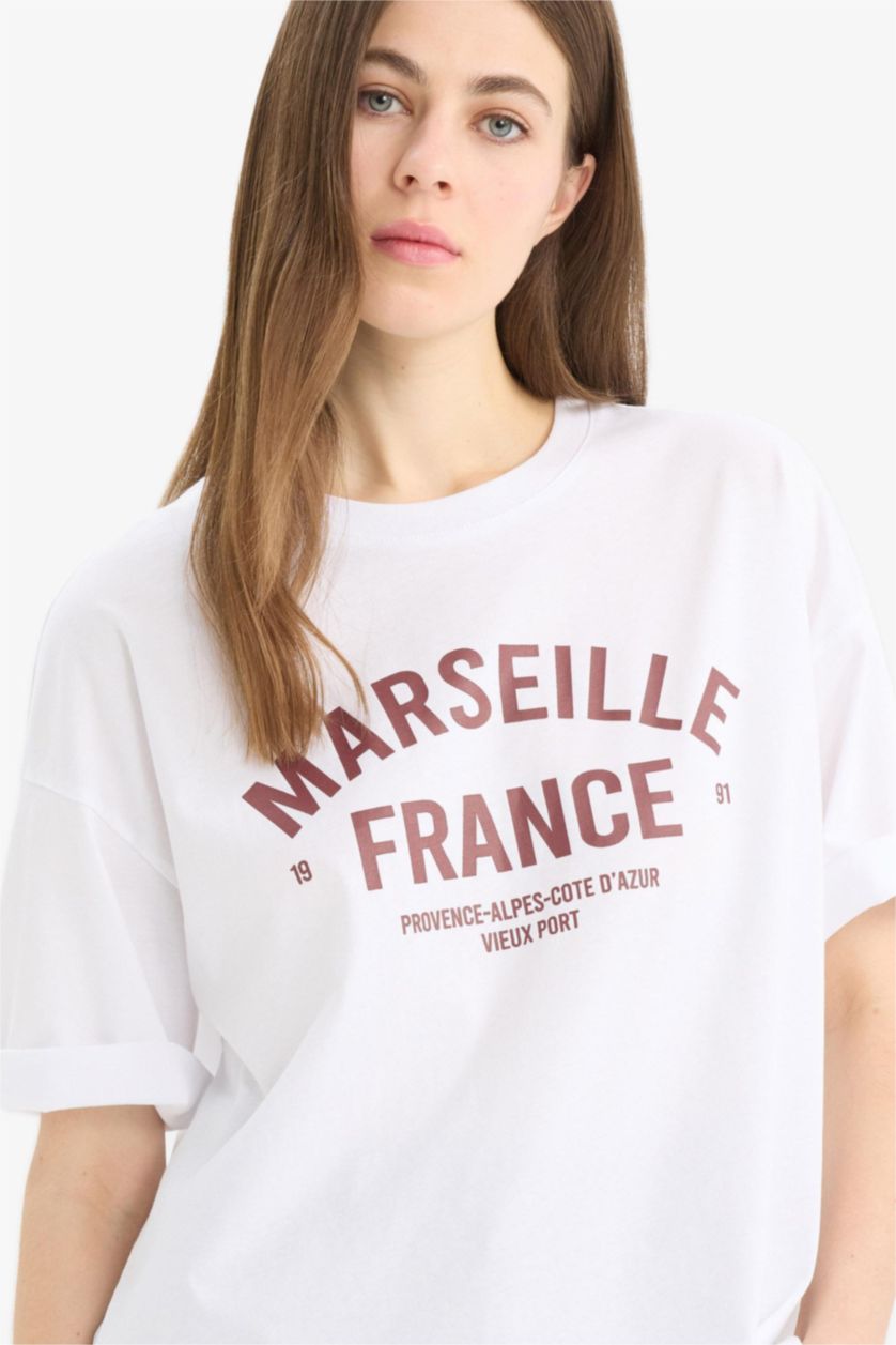 Kadın Beyaz Oversize Geniş Kalıp Bisiklet Yaka Baskılı Penye Kısa Kollu Tişört