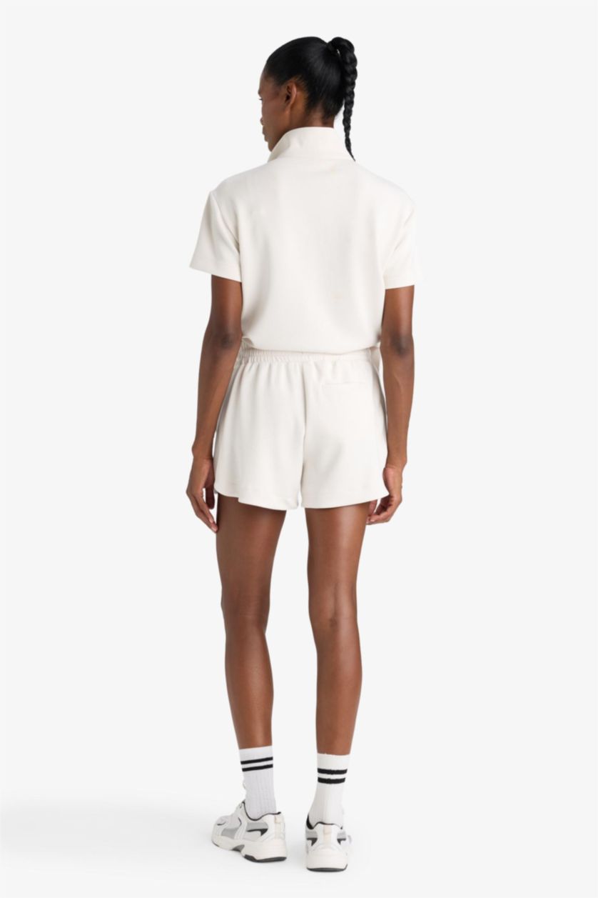 Kadın Ekru Standart Fıt Sporcu Kısa Paça Modal Şort