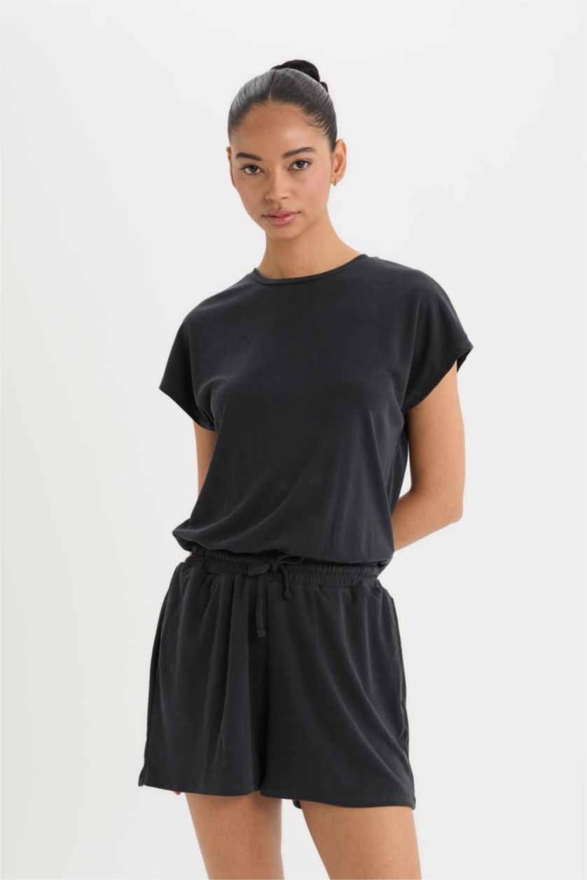 Kadın Siyah Standart Fit Bisiklet Yaka Basic Düz Cepli Modal Kısa Tulum