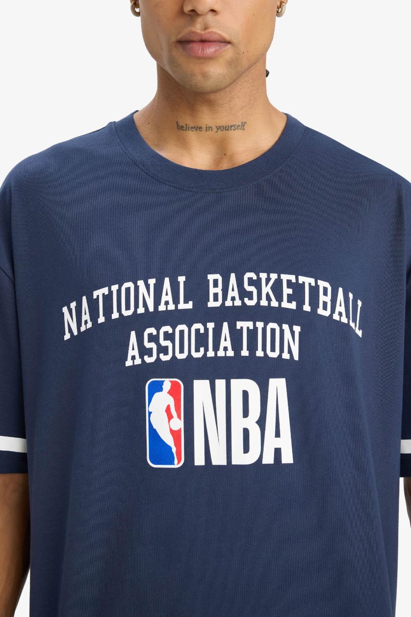 Erkek Lacivert %100 Pamuk NBA Wordmark Oversize Geniş Kalıp Bisiklet Yaka Kısa Kollu Tişört