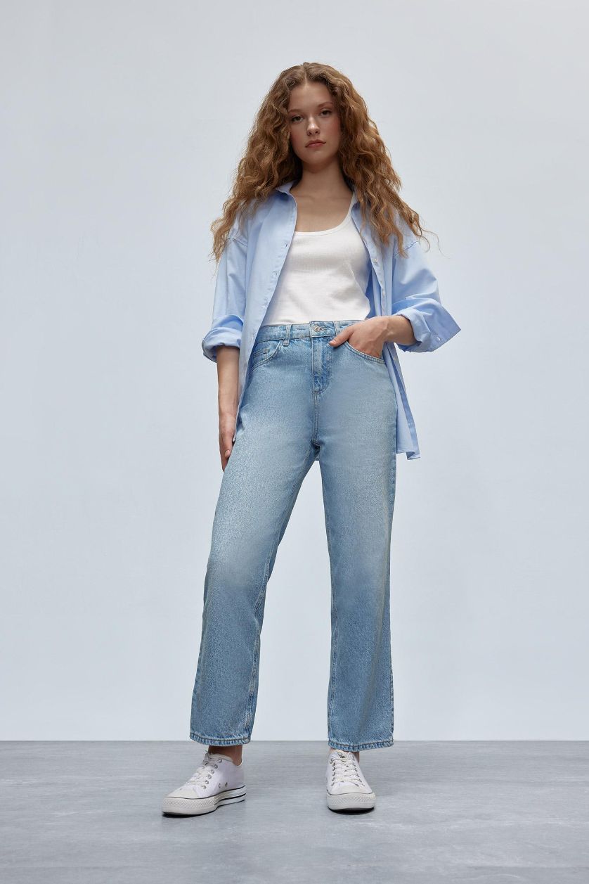 Kadın Açık Mavi Straight Fit Yüksek Bel Bilek Boy Jean Yıkamalı Pantolon