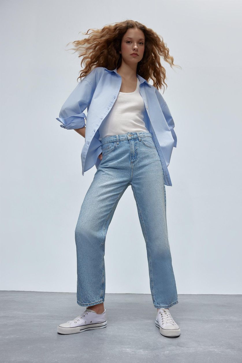 Kadın Açık Mavi Straight Fit Yüksek Bel Bilek Boy Jean Yıkamalı Pantolon