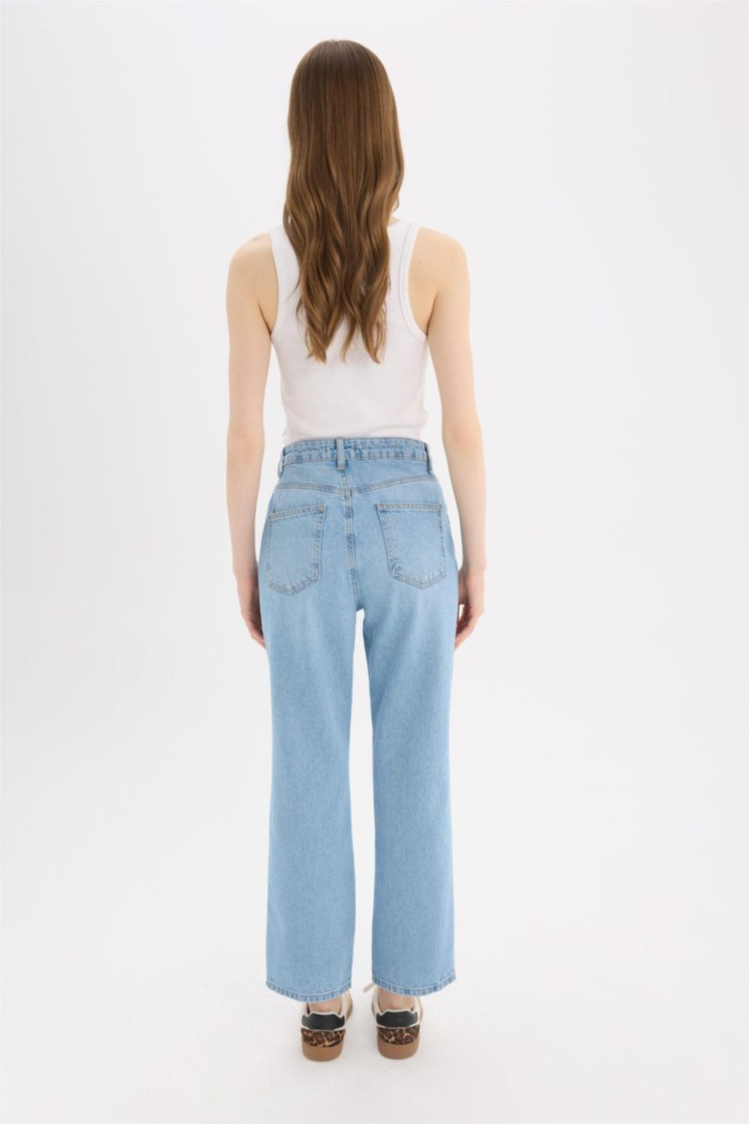 Kadın Açık Mavi Straight Fit Yüksek Bel Bilek Boy Jean Yıkamalı Pantolon