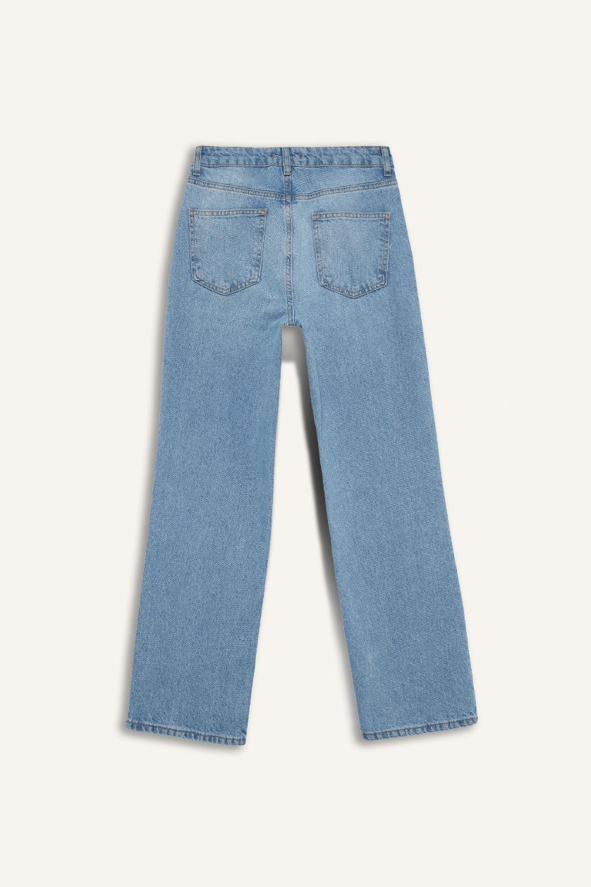 Kadın Açık Mavi Straight Fit Yüksek Bel Bilek Boy Jean Yıkamalı Pantolon