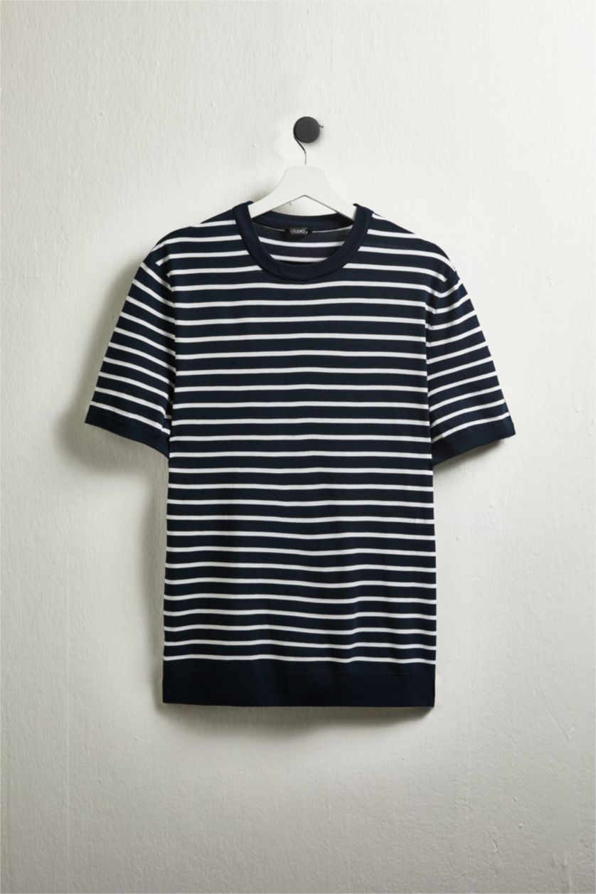 MAN NAVY Standard Fit Crew Neck Knit T-Shirt