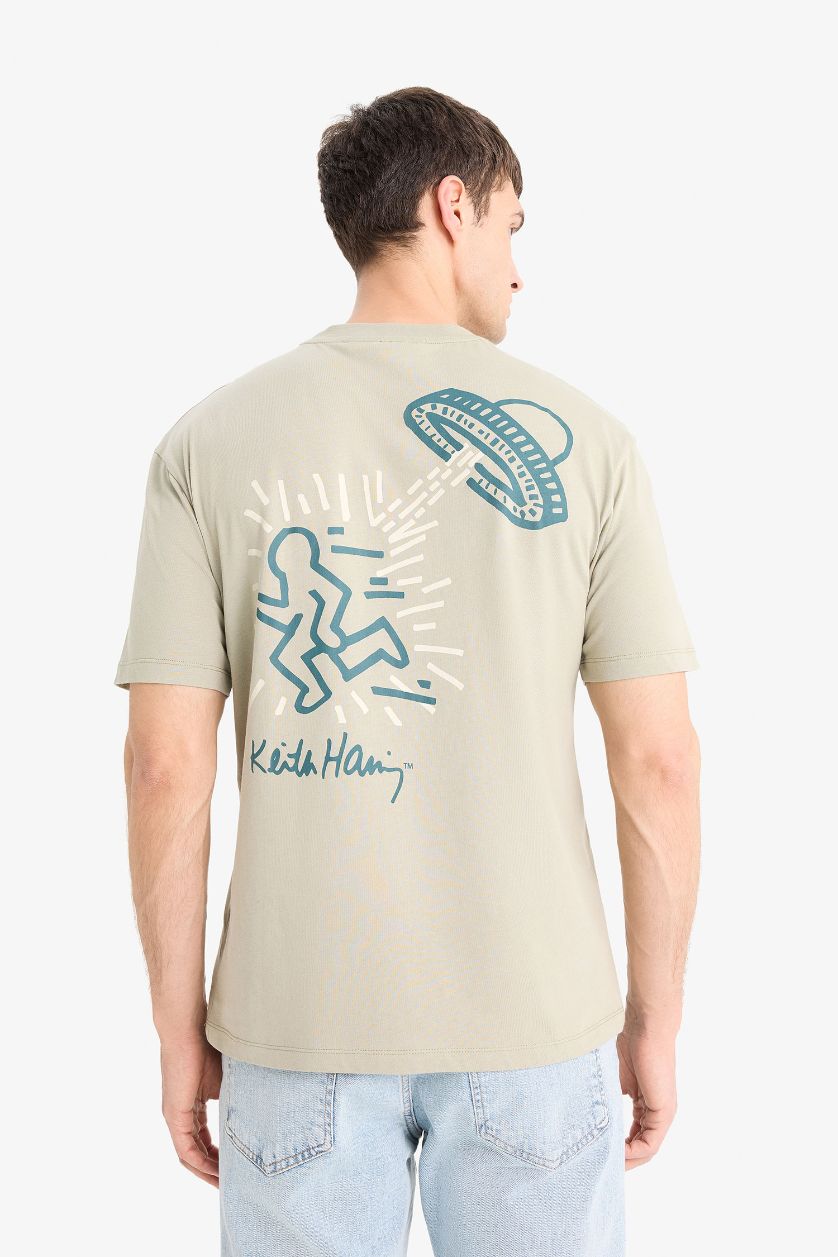 Erkek Açık Haki %100 Pamuk  Haring Boxy Fit Bisiklet Yaka Sırt Baskılı Kısa Kollu Tişört