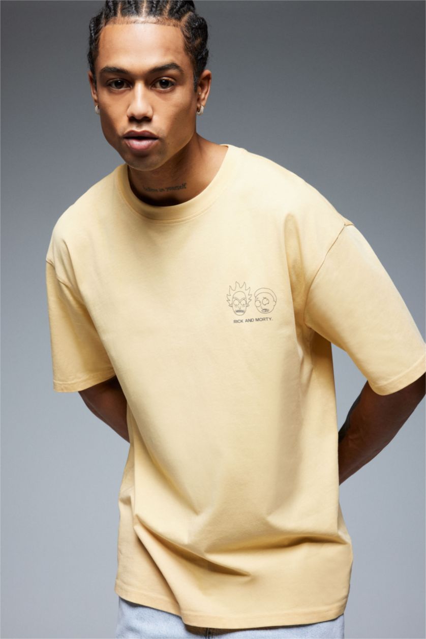 Erkek Açık Sarı %100 Pamuk Rick and Morty Boxy Fit Bisiklet Yaka Sırt Baskılı Kısa Kollu Tişört