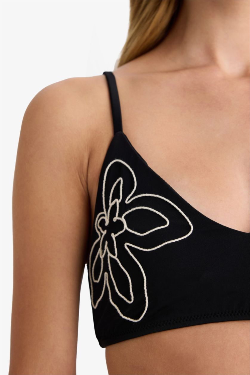 Kadın Siyah Regular Fit Nakışlı Bikini Üstü