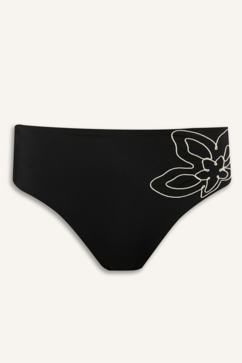 Kadın Siyah Regular Fit Nakışlı Bikini Altı