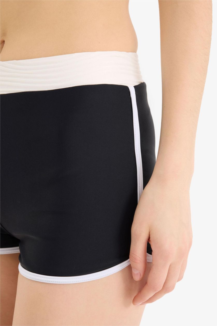 Kadın Siyah Regular Fit Bikini Altı