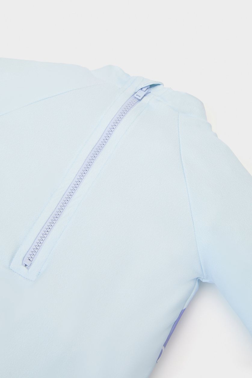 طفل صغير أزرق فاتح مايوه ولادي مطبوع قصة عادية