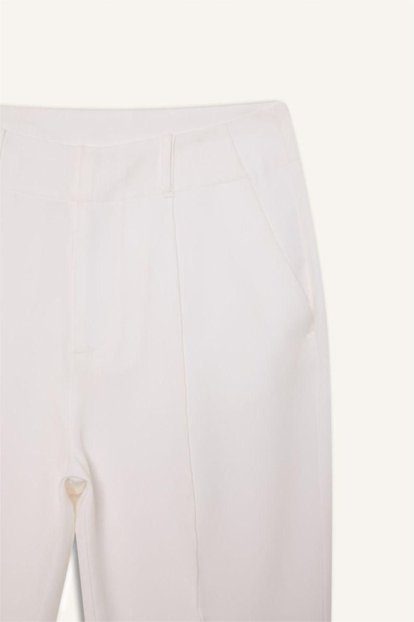 Kadın Beyaz Standart Fit Nervürlü Premium Dokuma Pantolon