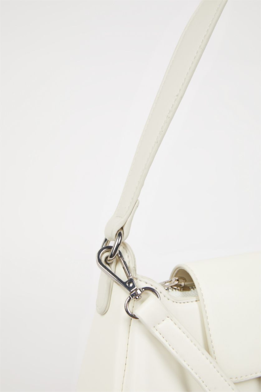 Woman White Woman Faux Leather Shoulder Bag