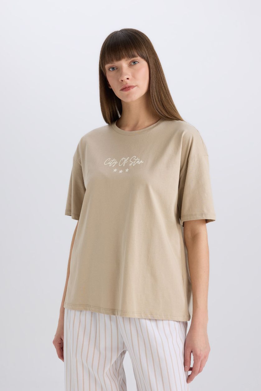 نساء بيج طقم بيجامة مطبوع بقصة عادية من قطعتين من Fall in Love