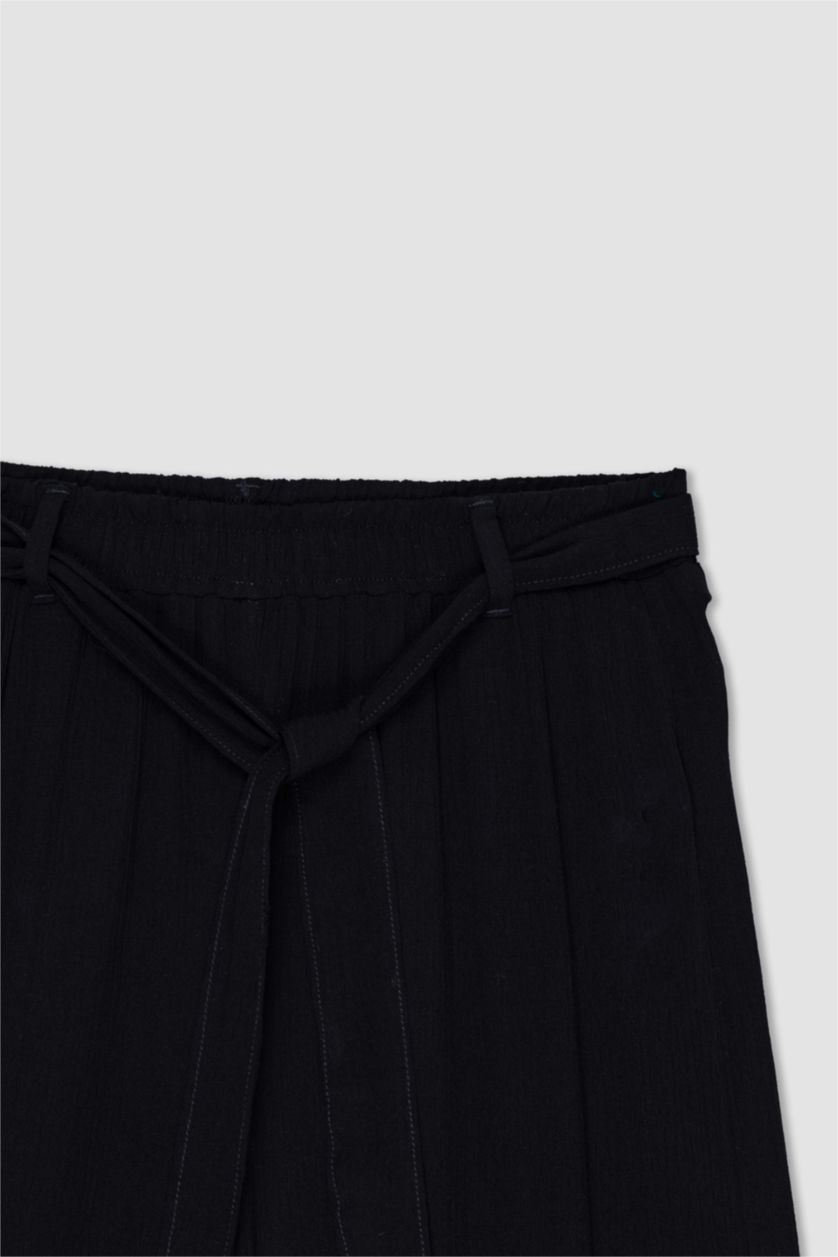 WOMAN Black Culotte Fit Elastic Waist Straight Leg Crinkle Capri Pants