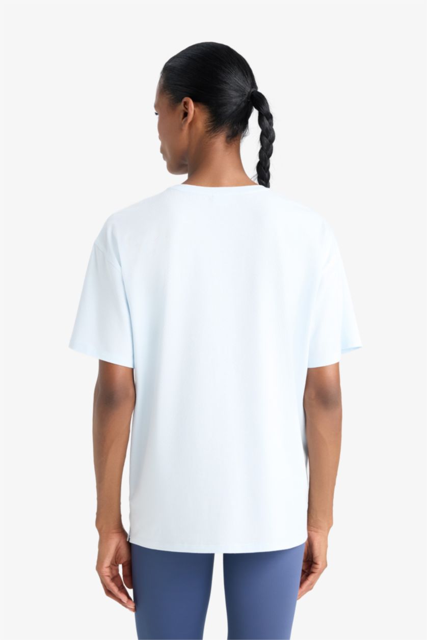 Kadın Açık Mavi Comfort Fit Bisiklet Yaka Sporcu Kısa Kollu Tişört