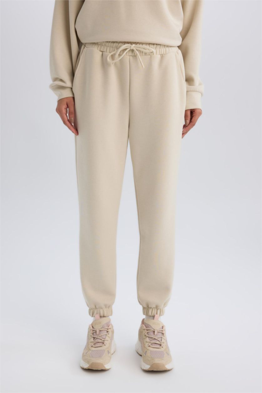 Kadın Kum Standart Fit Uzun İnce Jogger Eşofman Altı Cepli Beli Paçası Lastikli