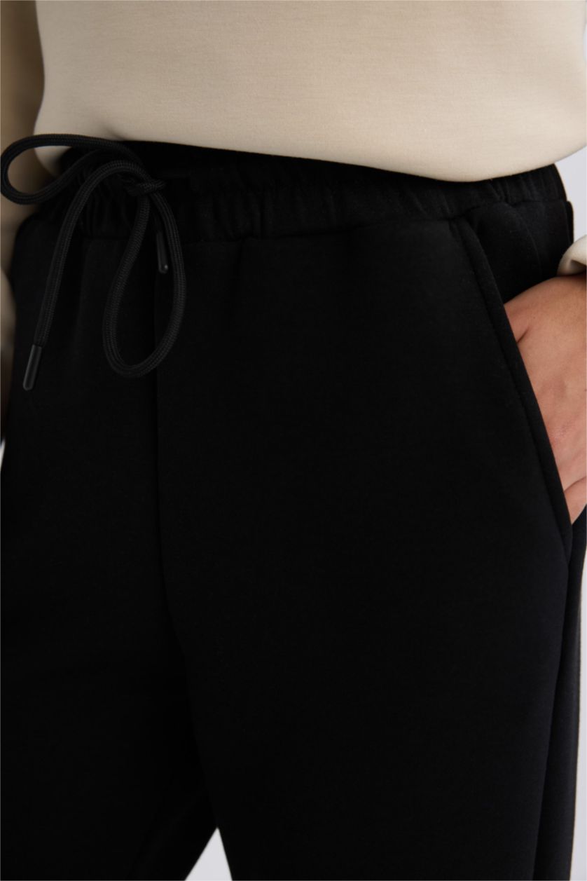 Kadın Siyah Standart Fit Uzun İnce Jogger Eşofman Altı Cepli Beli Paçası Lastikli