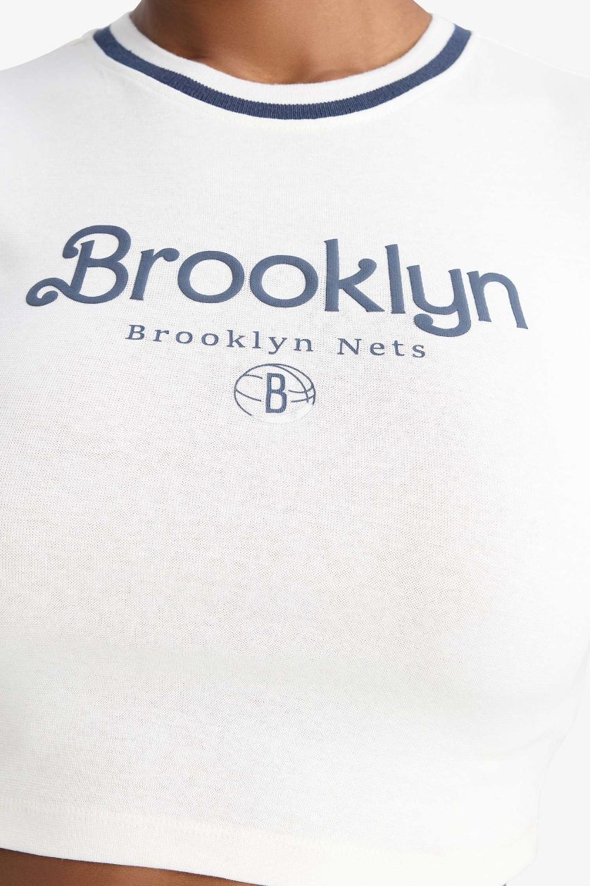 نساء بيج فاتح تيشيرت NBA نص كم سليم فيت برقبة مستديرة من DeFactoFit