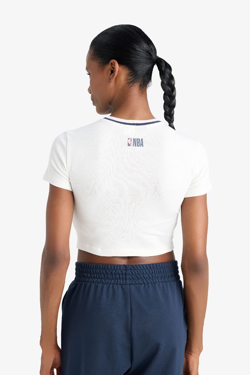 نساء بيج فاتح تيشيرت NBA نص كم سليم فيت برقبة مستديرة من DeFactoFit