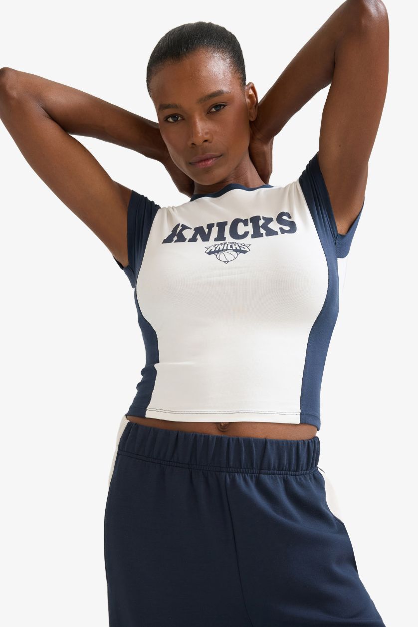 Kadın Ekru NBA Brooklyn Nets Slim Fit Dar Kesim Bisiklet Yaka Kısa Kollu Tişört