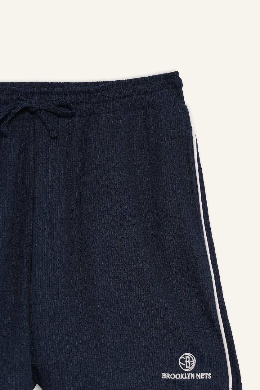 Kadın Lacivert NBA Brooklyn Nets Standart Fıt Kısa Paça Krinkıl Kumaş Şort