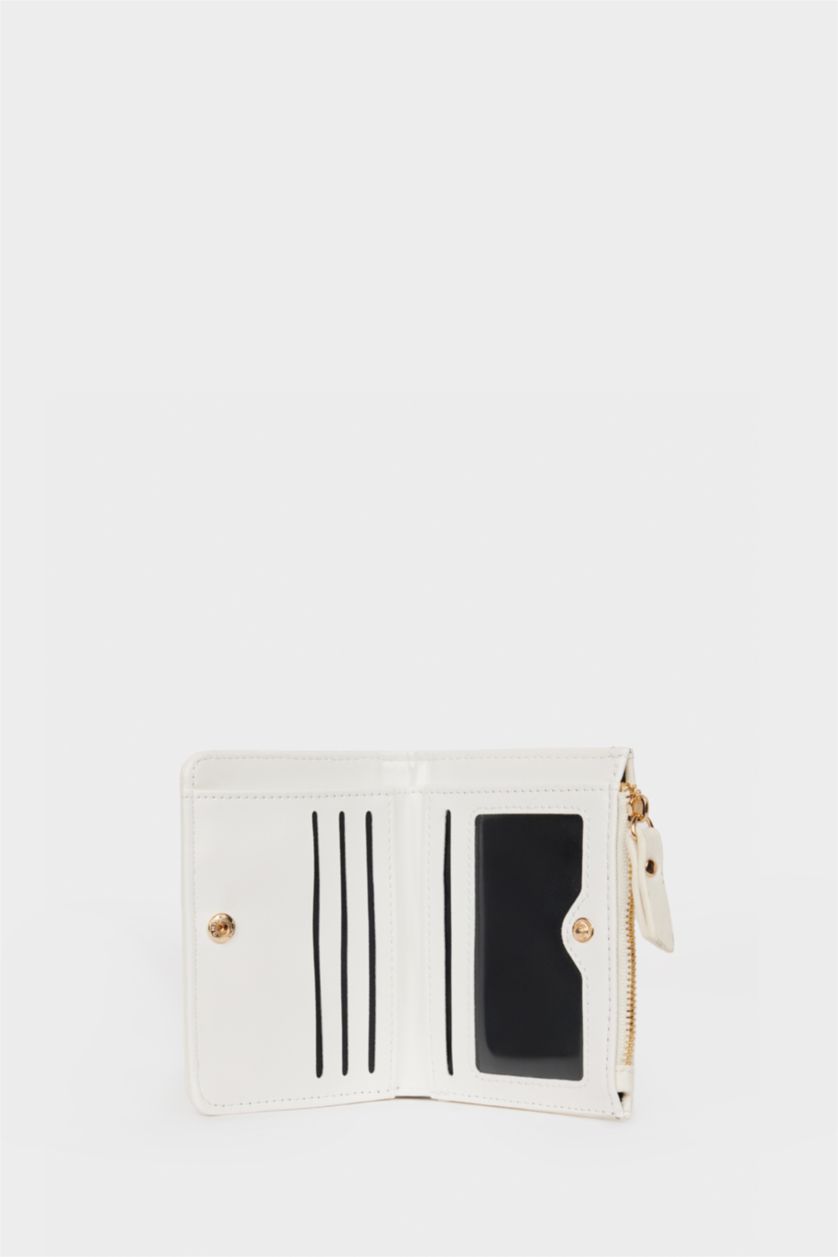 Woman White Woman Faux Leather Wallets