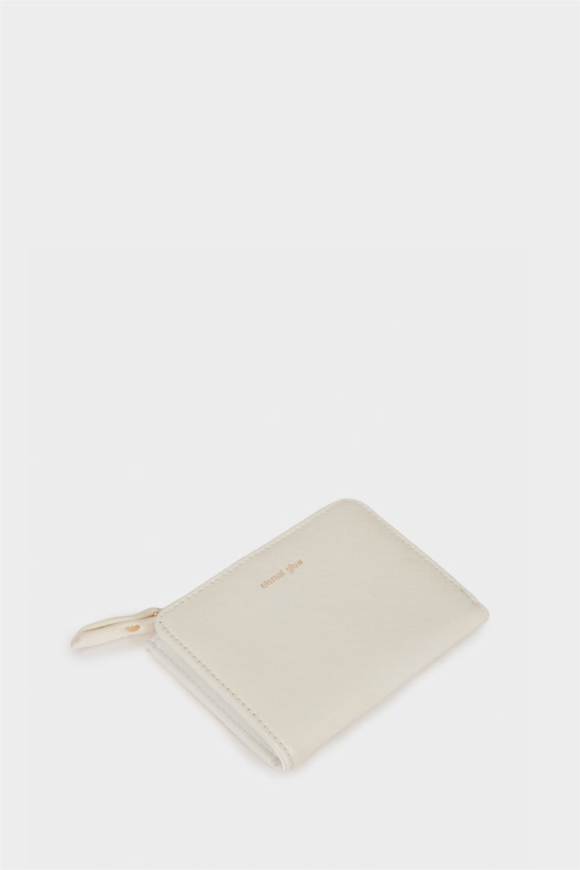 Woman White Woman Faux Leather Wallets