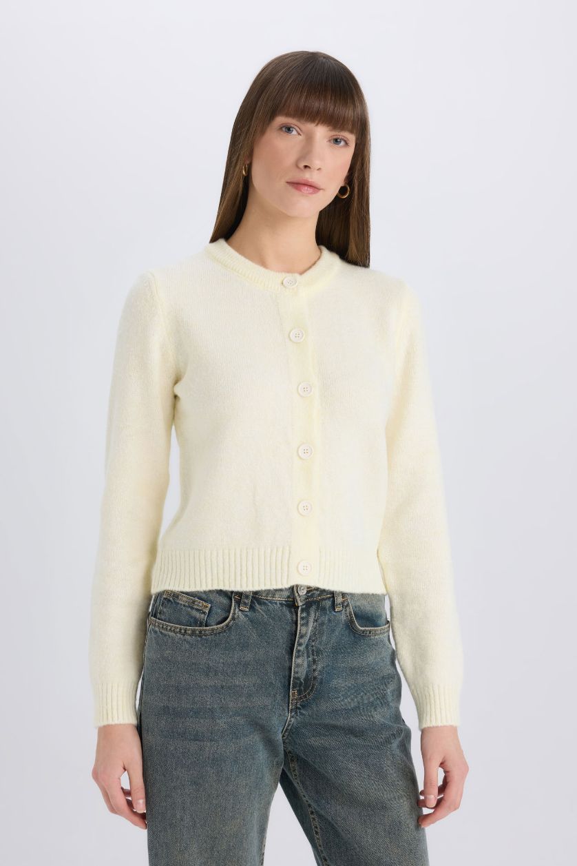Woman Light Yellow Regular Fit Crew Neck Basic Button Knitwear Cardigan