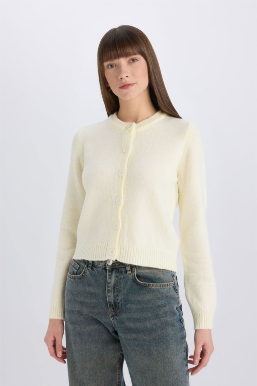 Woman Light Yellow Regular Fit Crew Neck Basic Button Knitwear Cardigan