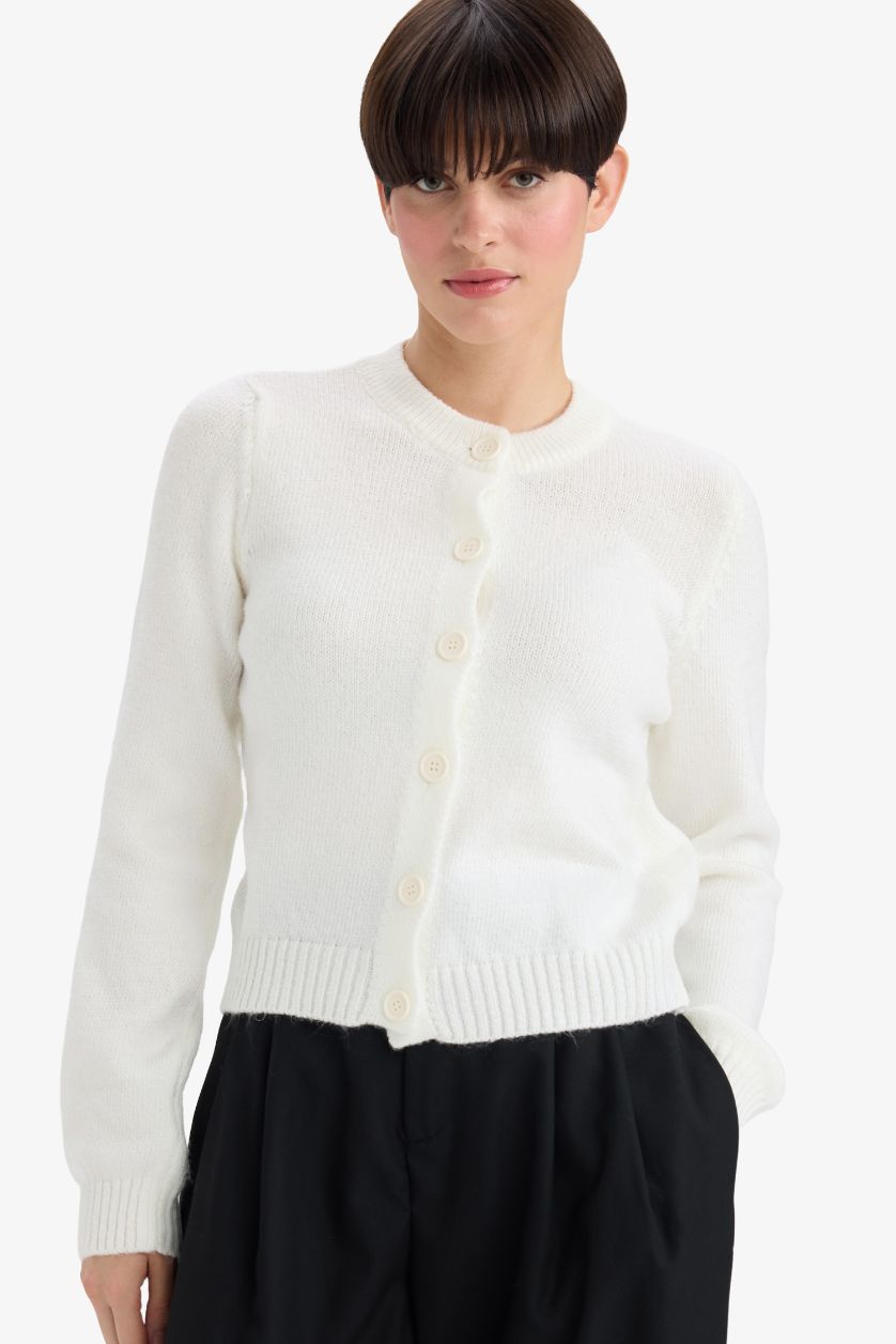 Kadın Ekru Regular Fit Bisiklet Yaka Basic Düz Düğmeli Soft Touch Yumuşak Triko Hırka