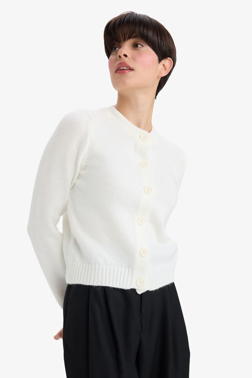 Kadın Ekru Regular Fit Bisiklet Yaka Basic Düz Düğmeli Soft Touch Yumuşak Triko Hırka