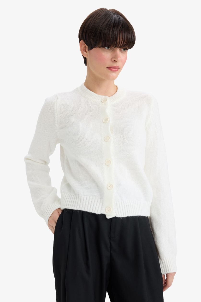 Kadın Ekru Regular Fit Bisiklet Yaka Basic Düz Düğmeli Soft Touch Yumuşak Triko Hırka