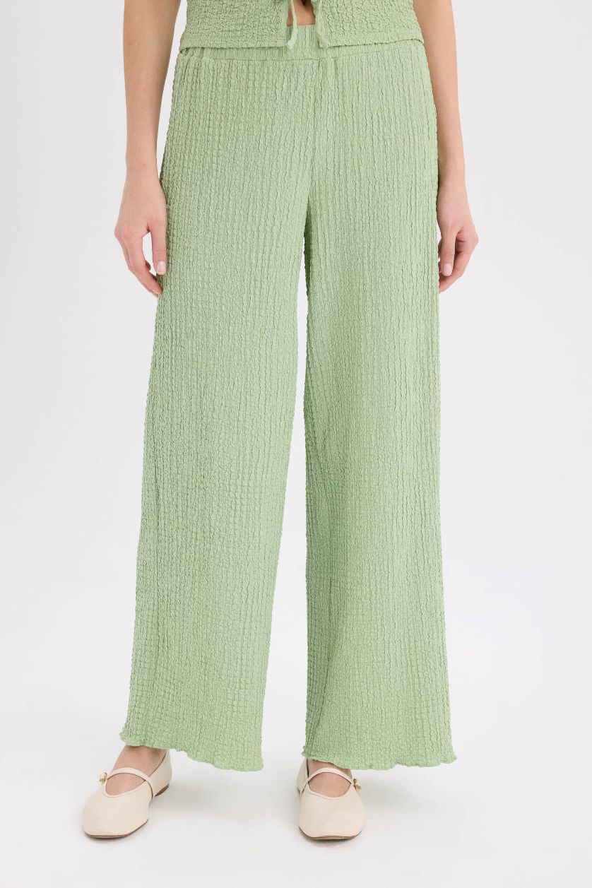 FEMME Bleu Pantalon large en tissu gaufré