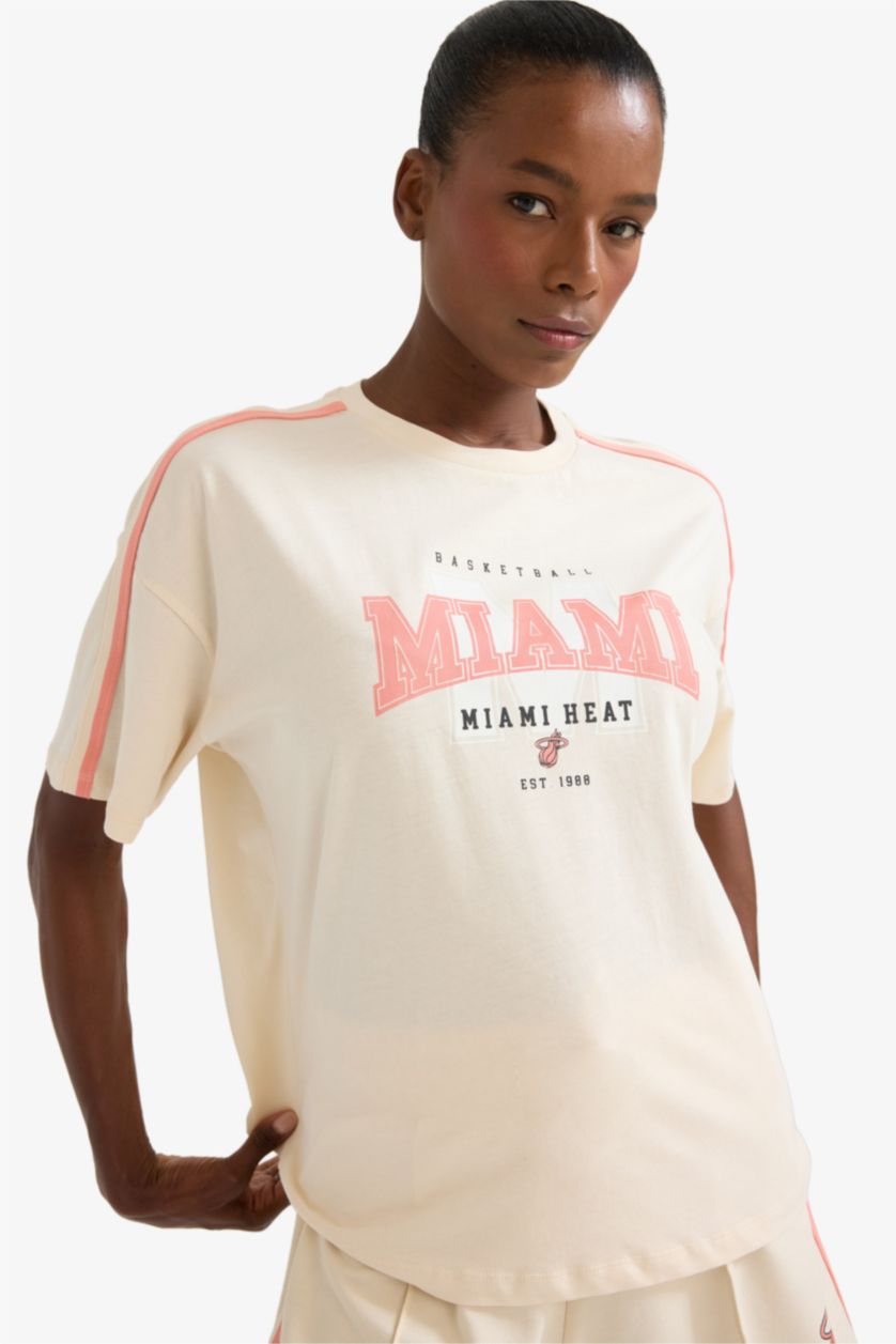 Женщины Песочный DeFactoFit NBA Miami Heat Oversize футболка с круглым вырезом и коротким рукавом