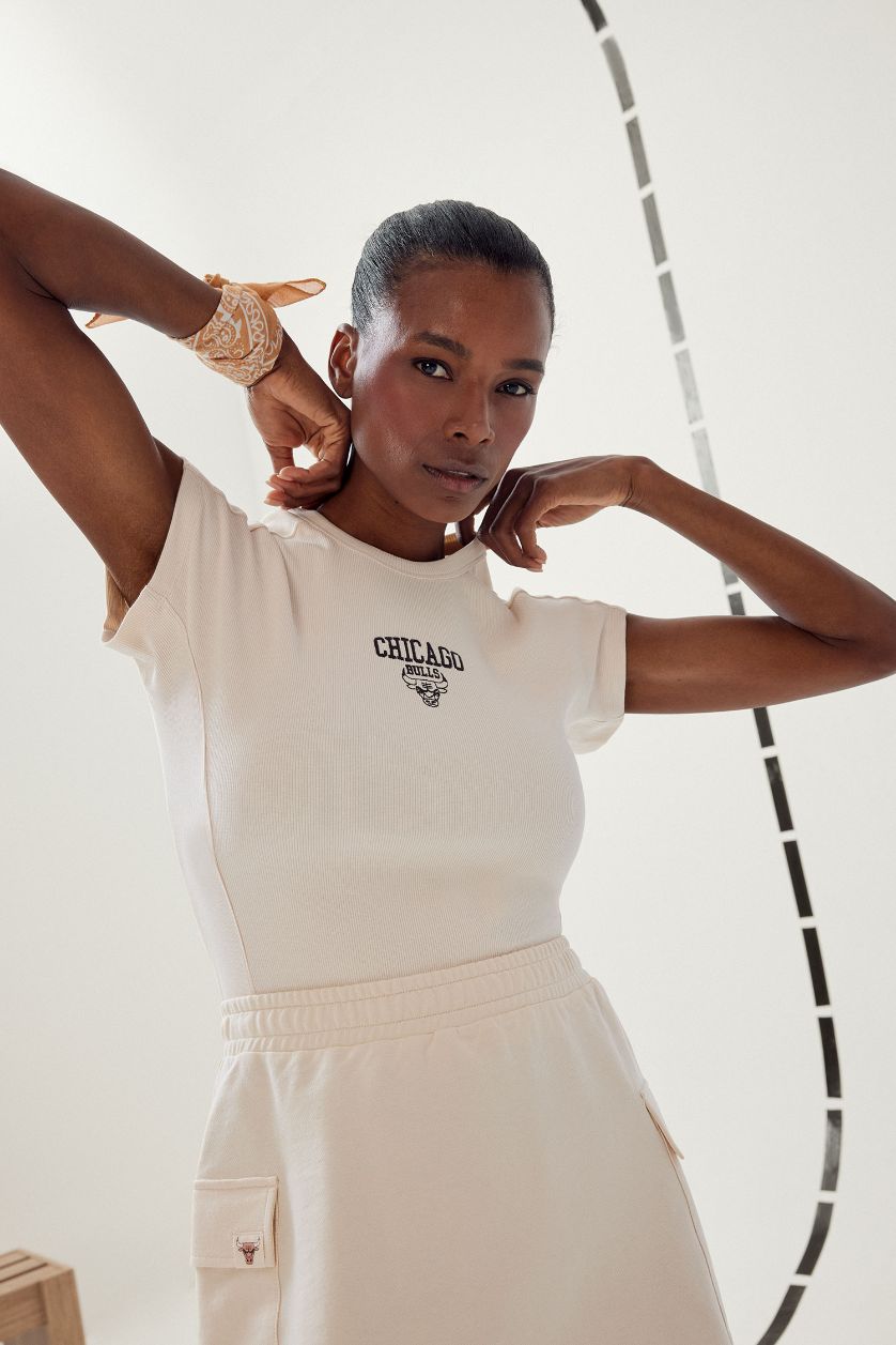 Kadın Kum NBA Chıcago Bulls Standart Fıt Bisiklet Yaka Nakış Baskı Fitilli Kaşkorse Kısa Kollu Tişört