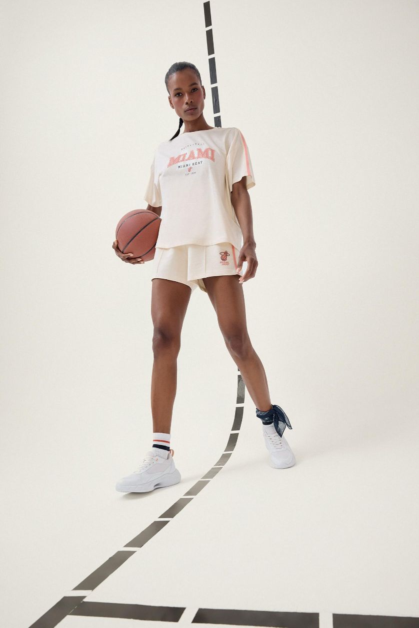 Kadın Kum NBA Mıamı Heat Standart Fıt Kısa Paça Şort