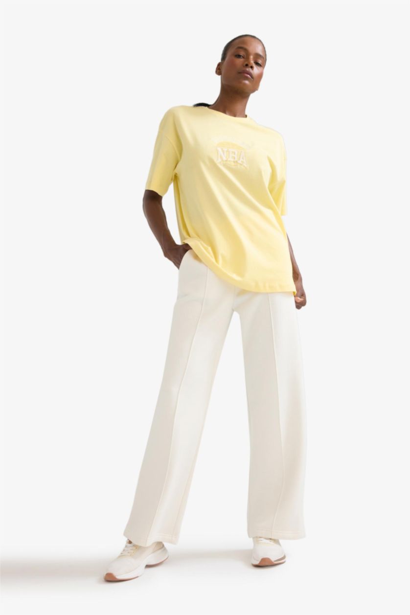 FEMME Jaune T-shirt NBA Wordmark oversize à col rond de DeFactoFit
