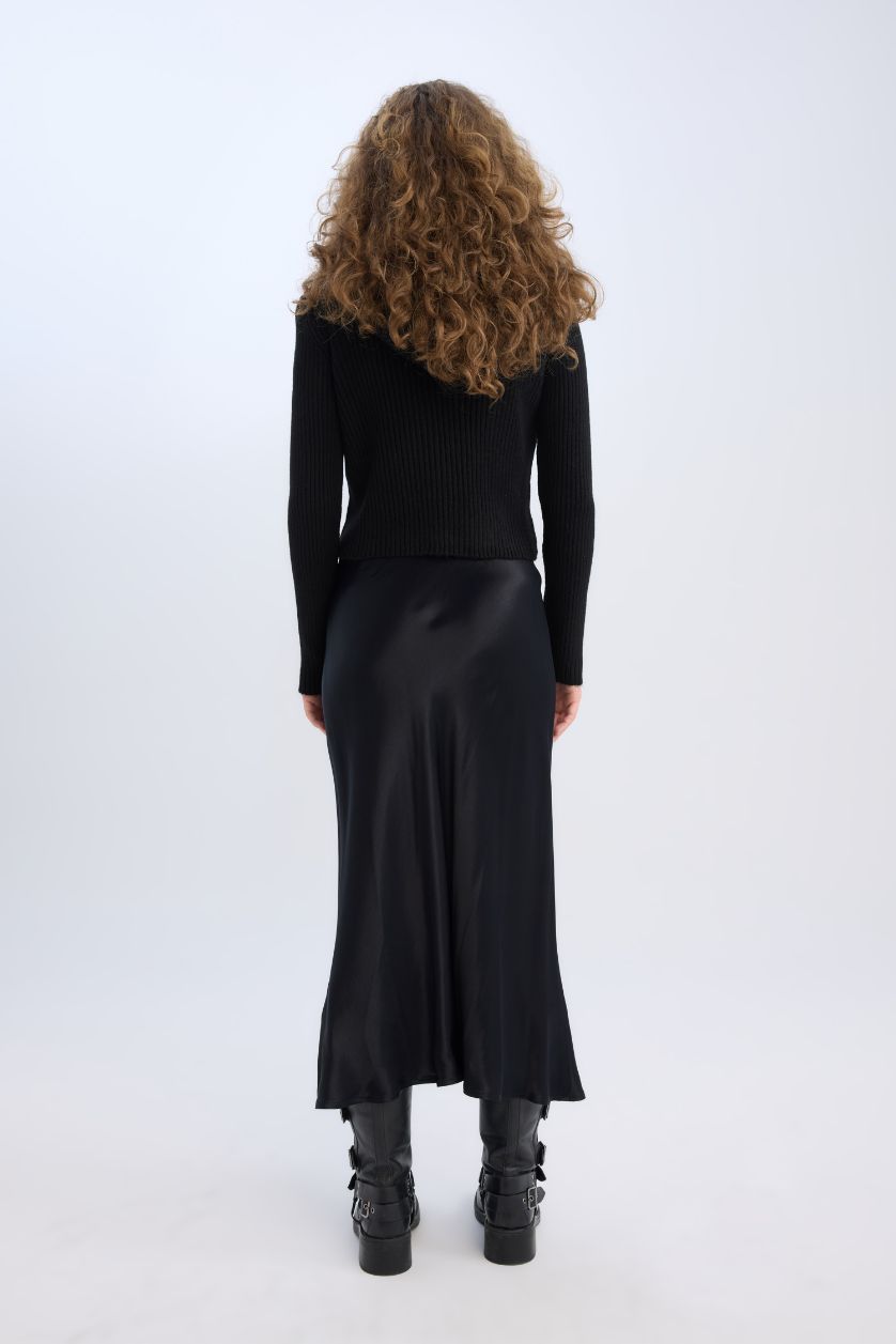 نساء أسود تنورة طويلة ستان قصة A بخصر عادي