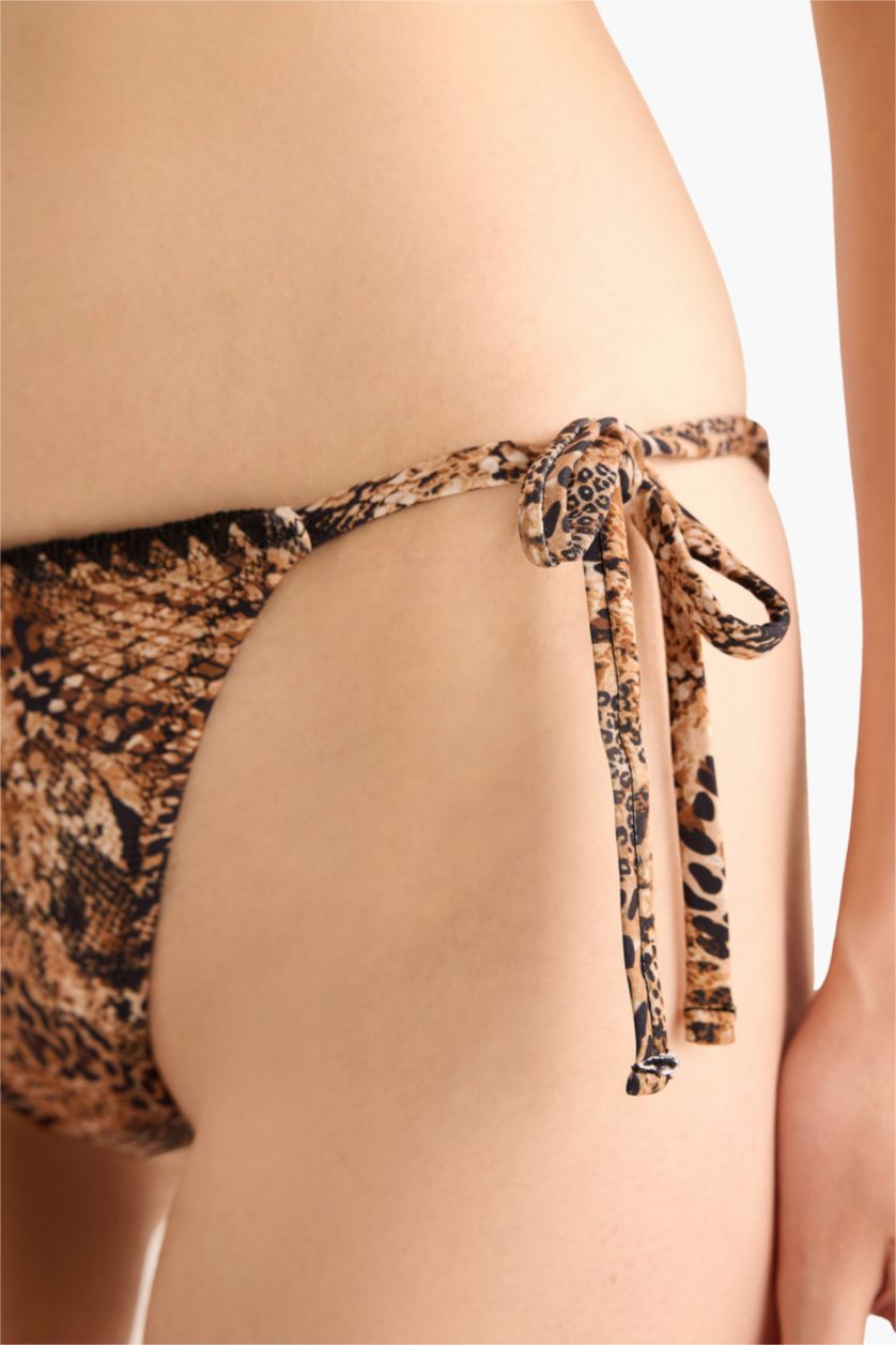 Kadın Siyah Regular Fit Leopar Desenli Bikini Alt