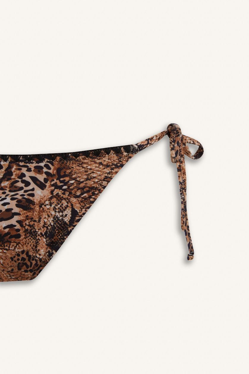 Kadın Siyah Regular Fit Leopar Desenli Bikini Alt