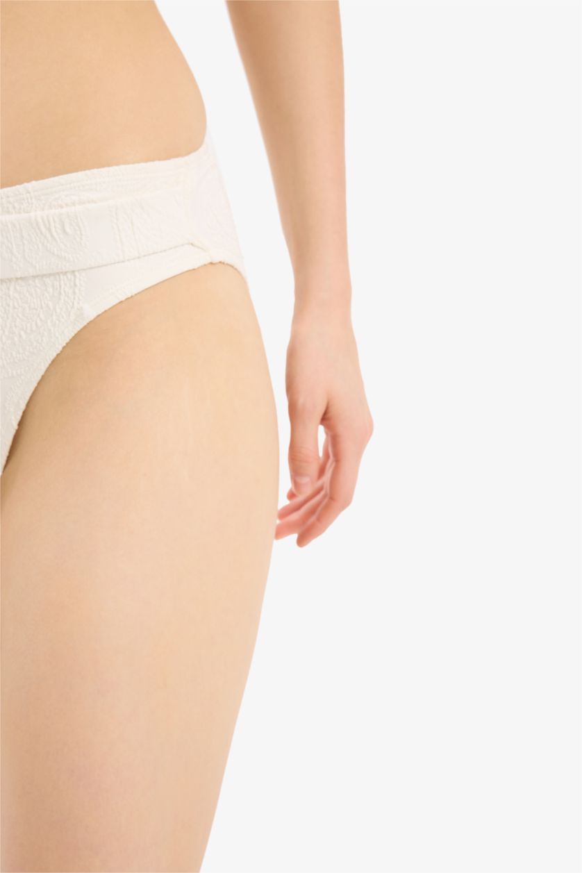 Kadın Kırık Beyaz Regular Fit Brode Bikini Altı